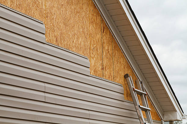 Professional Fiber Cement Siding technician working in Cleveland, FL
